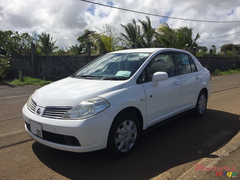 2007' Nissan Tiida photo #2