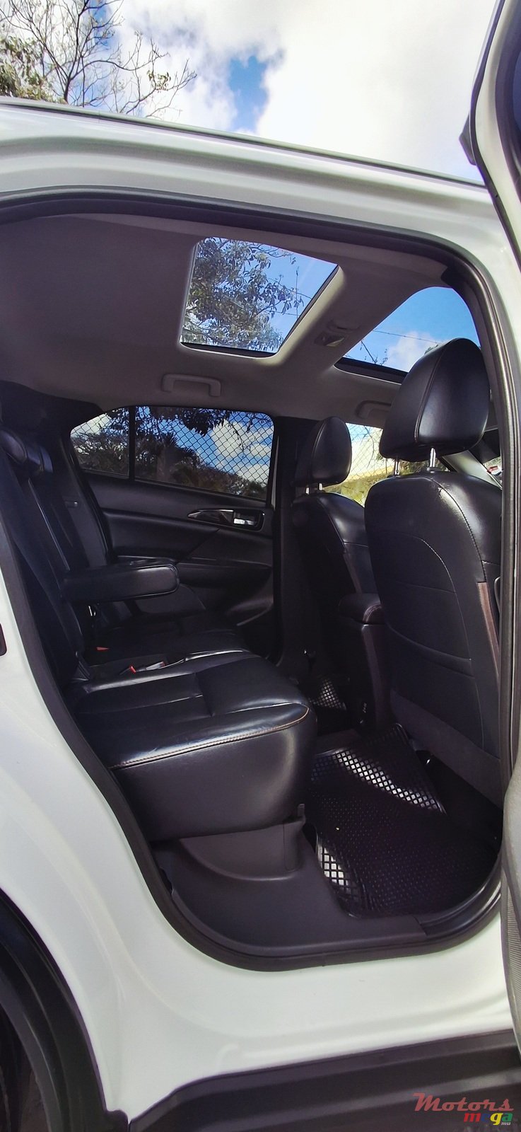 2018' Mitsubishi Eclipse Cross photo #3