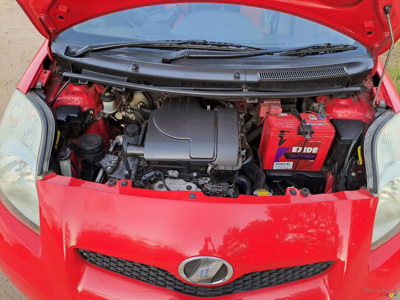 2008' Toyota Vitz photo #1