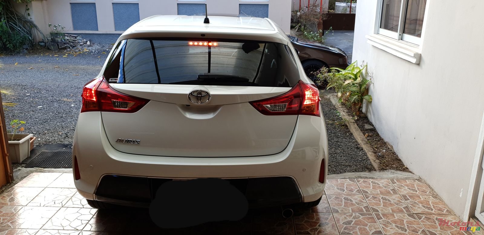 2014' Toyota Auris photo #2