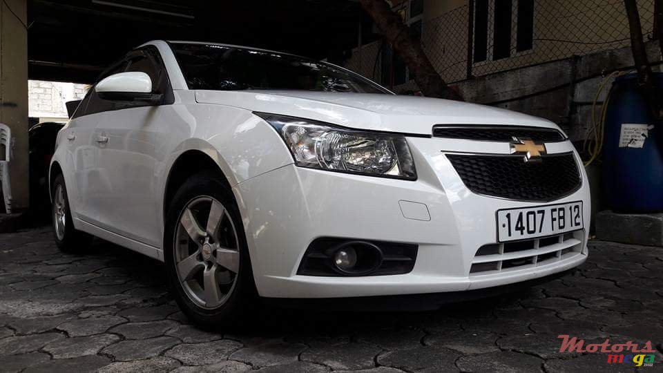2012' Chevrolet Cruze photo #2