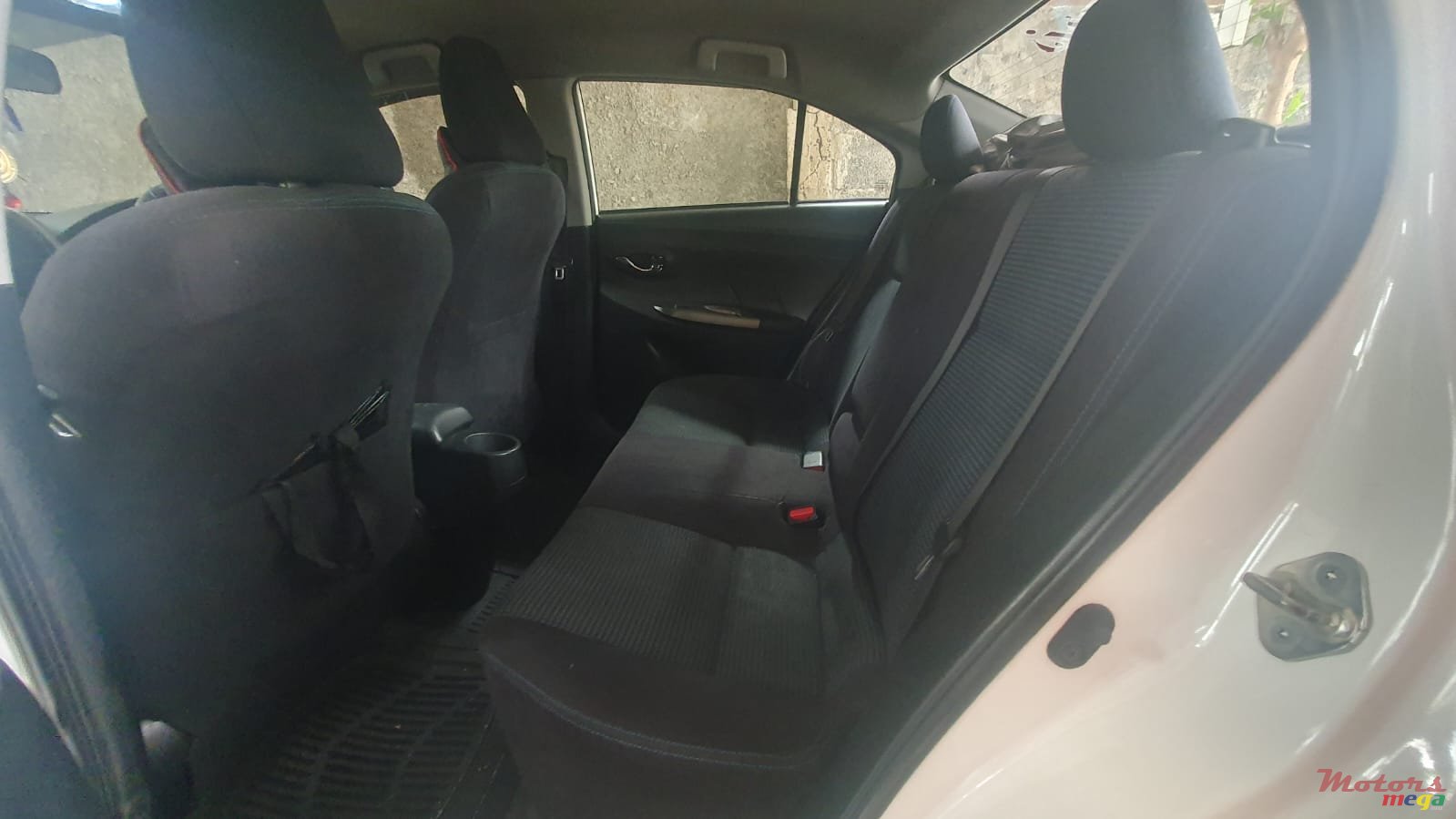 2014' Toyota Yaris photo #4