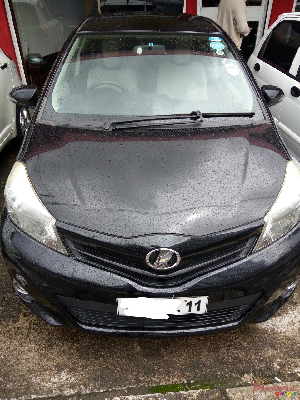 2011' Toyota Vitz photo #2