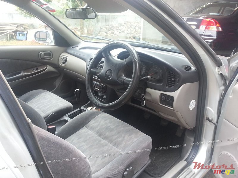 2001' Nissan photo #6