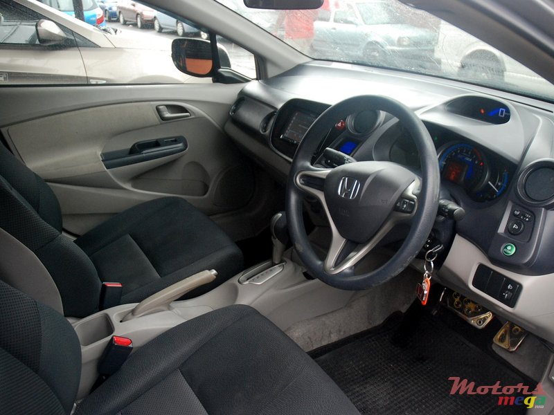 2010' Honda Insight Hybrid photo #3