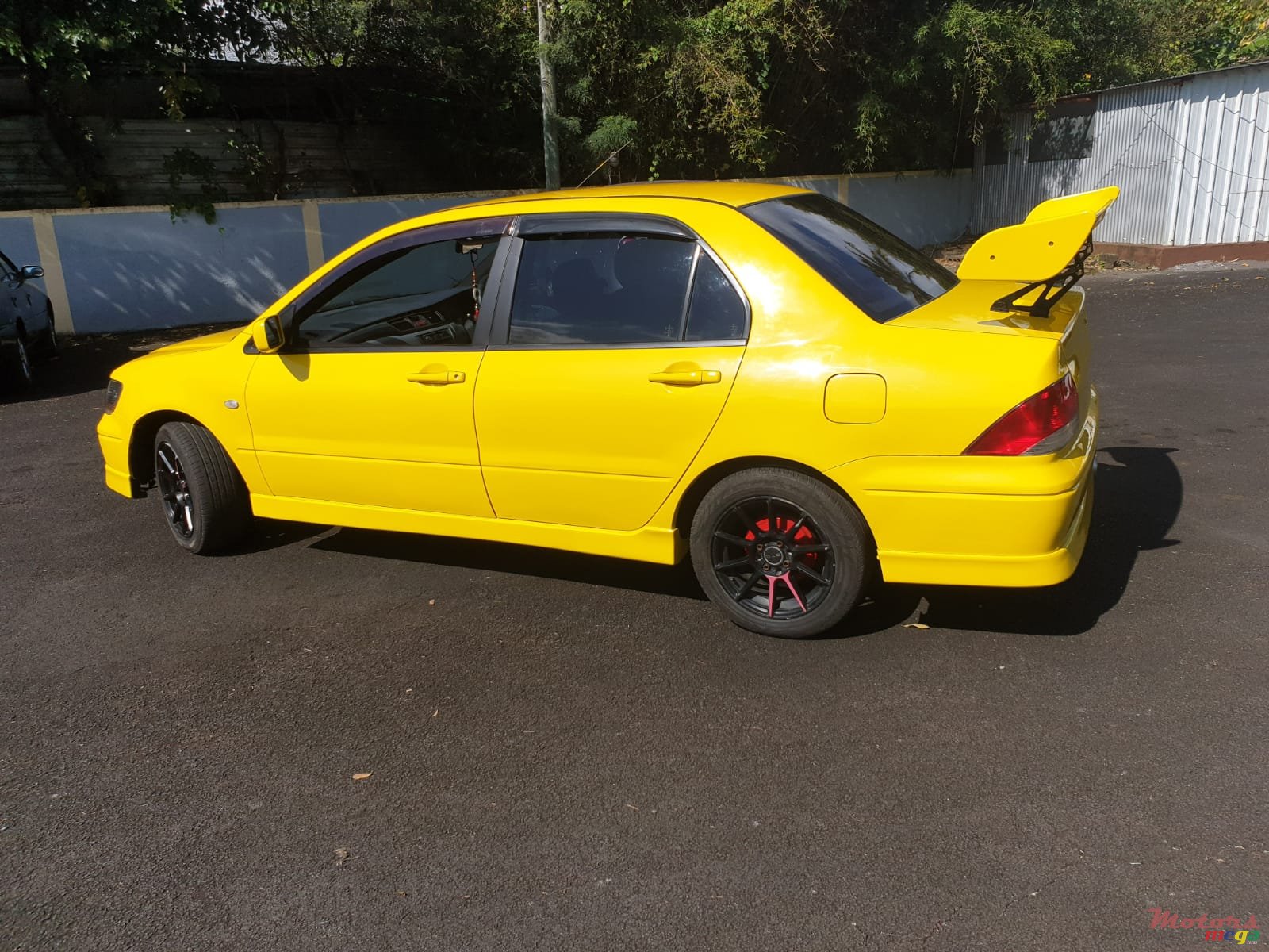 2002' Mitsubishi Lancer photo #3