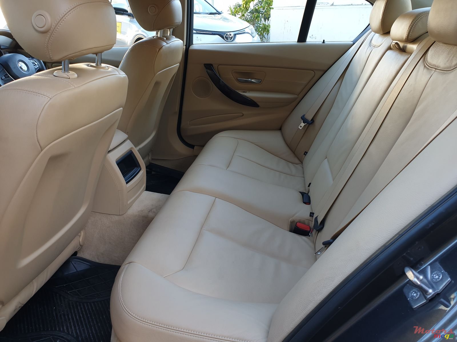 2014' BMW 3 Series Sedan photo #5