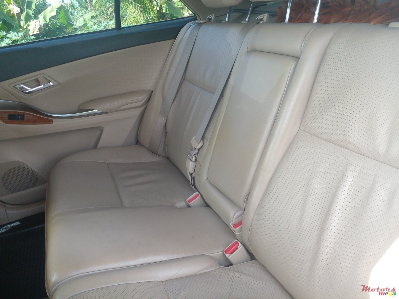 2013' Toyota Premio photo #4