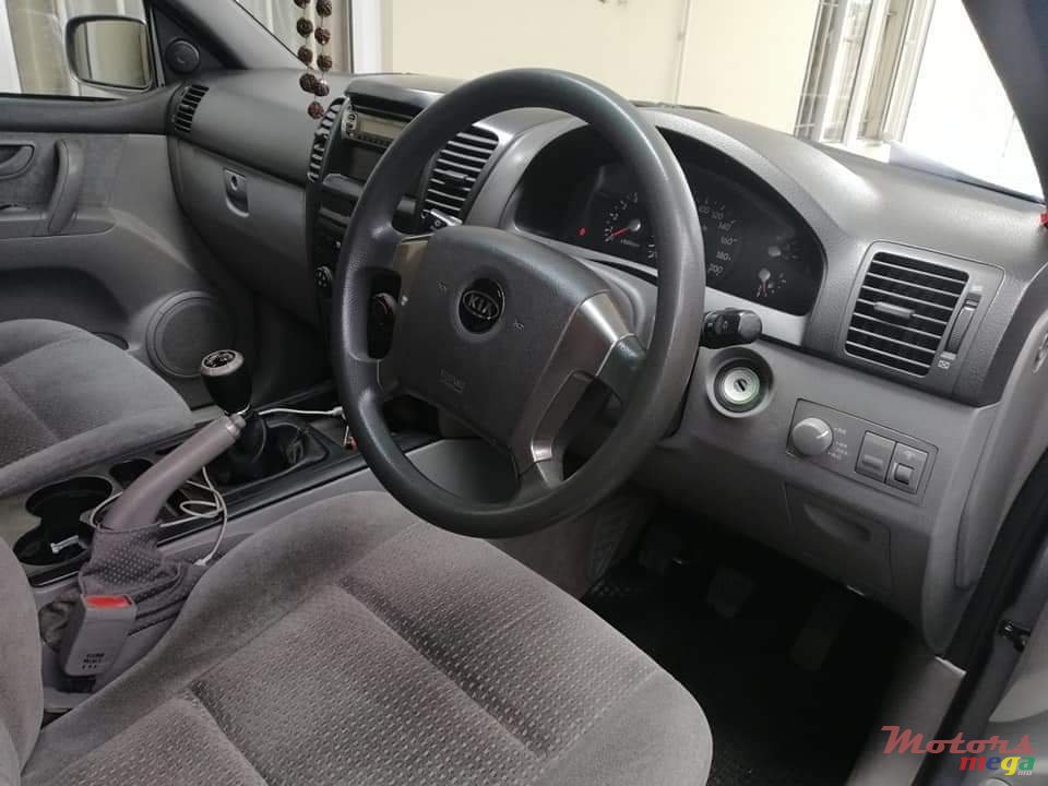 2004' Kia Sorento photo #7