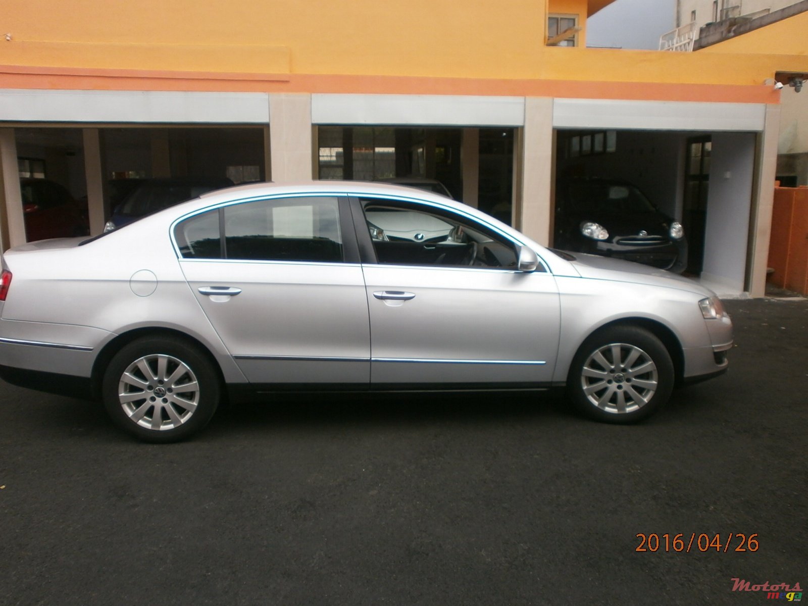 2011' Volkswagen Passat photo #3