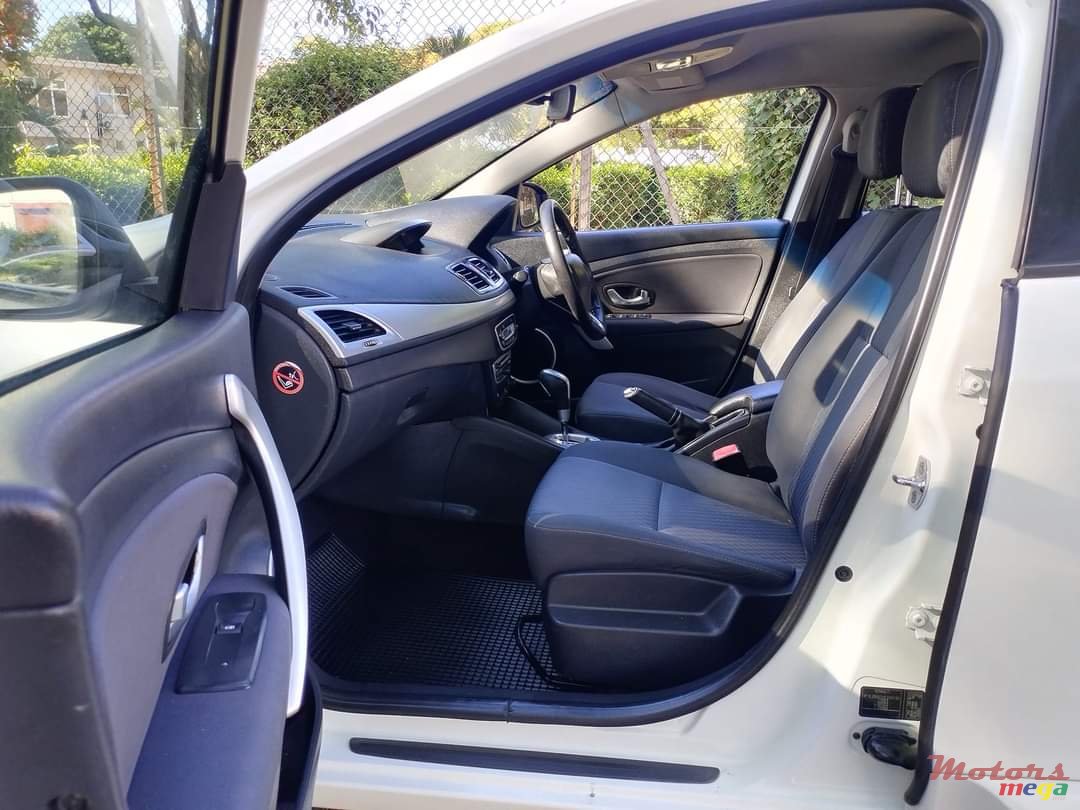 2011' Renault Fluence photo #2