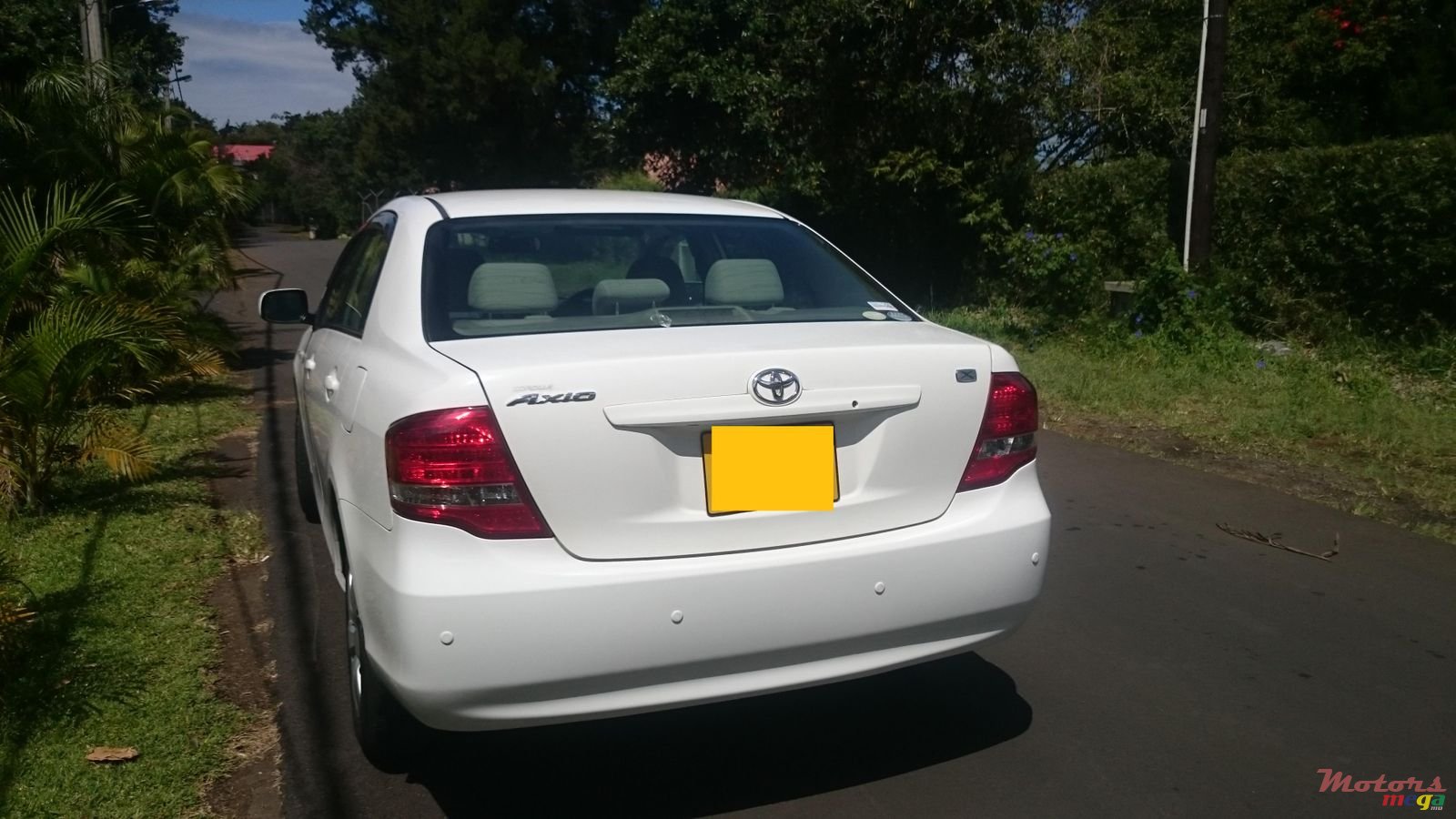 2009' Toyota Corolla Axio photo #2