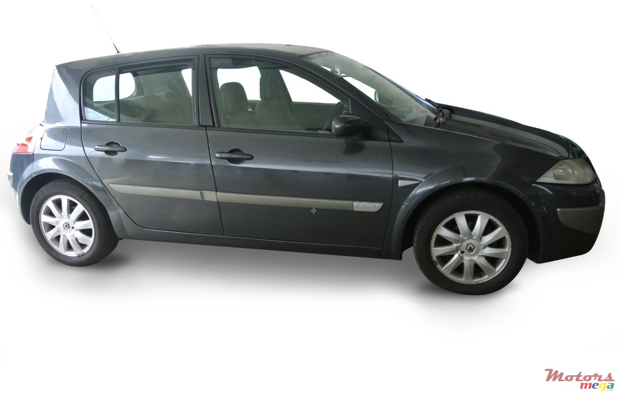 2007' Renault Megane photo #1