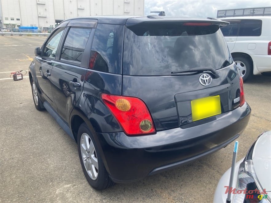 2006' Toyota Ist photo #3