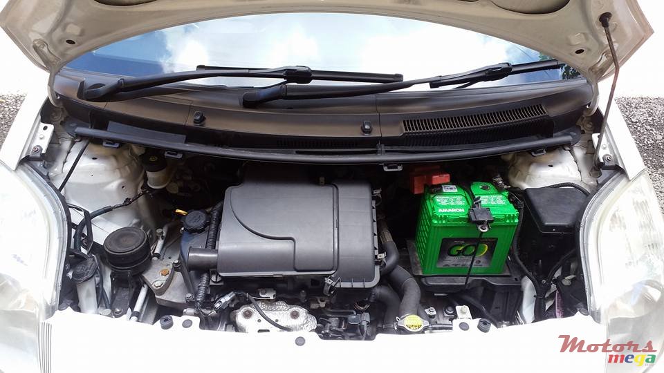 2005' Toyota Vitz photo #7