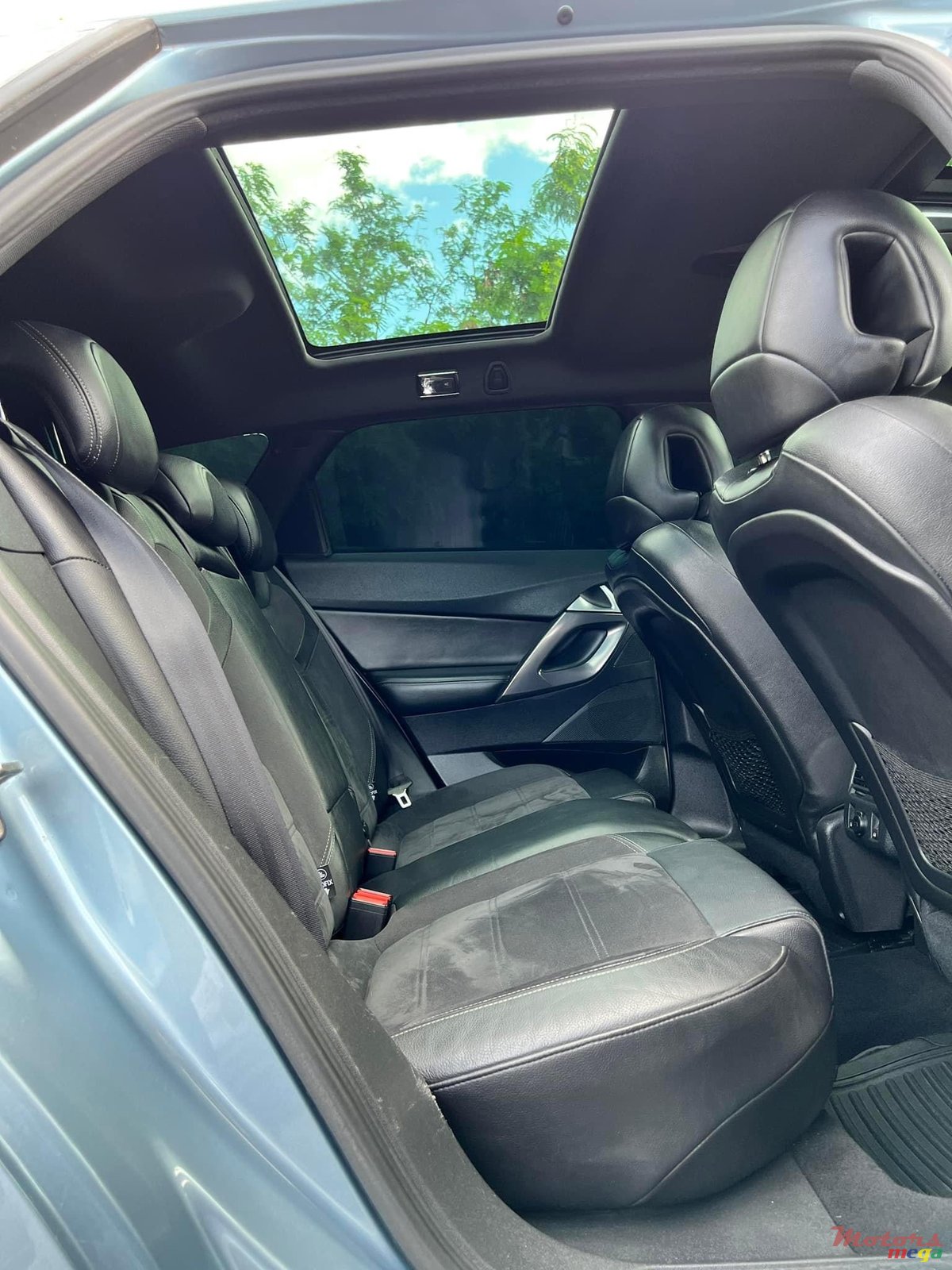 2013' Citroen DS5 photo #6