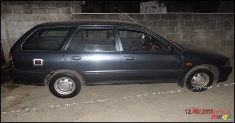 2001' Mitsubishi Lancer photo #1