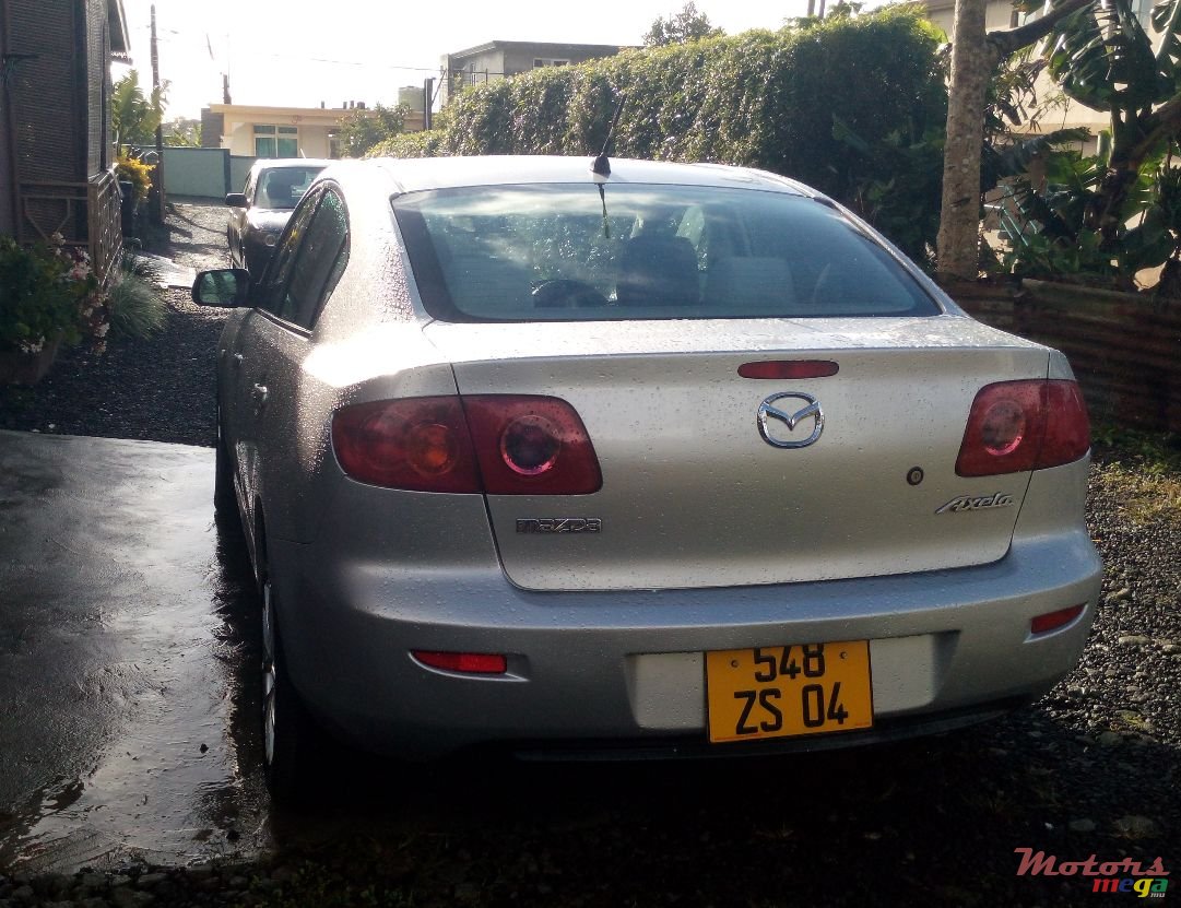 2004' Mazda Axela JAPAN photo #2