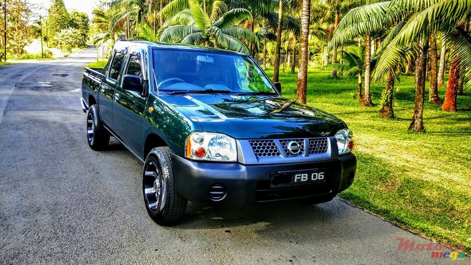 2006' Nissan Navara 2.7D Japan photo #1