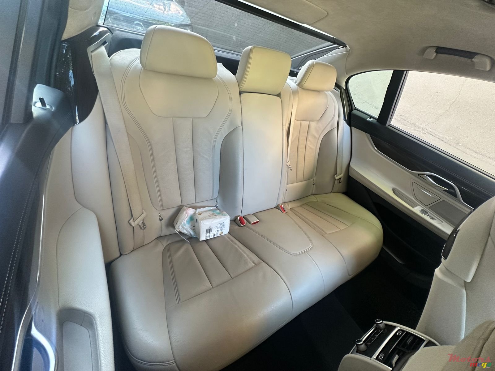 2017' BMW 740 740e photo #5