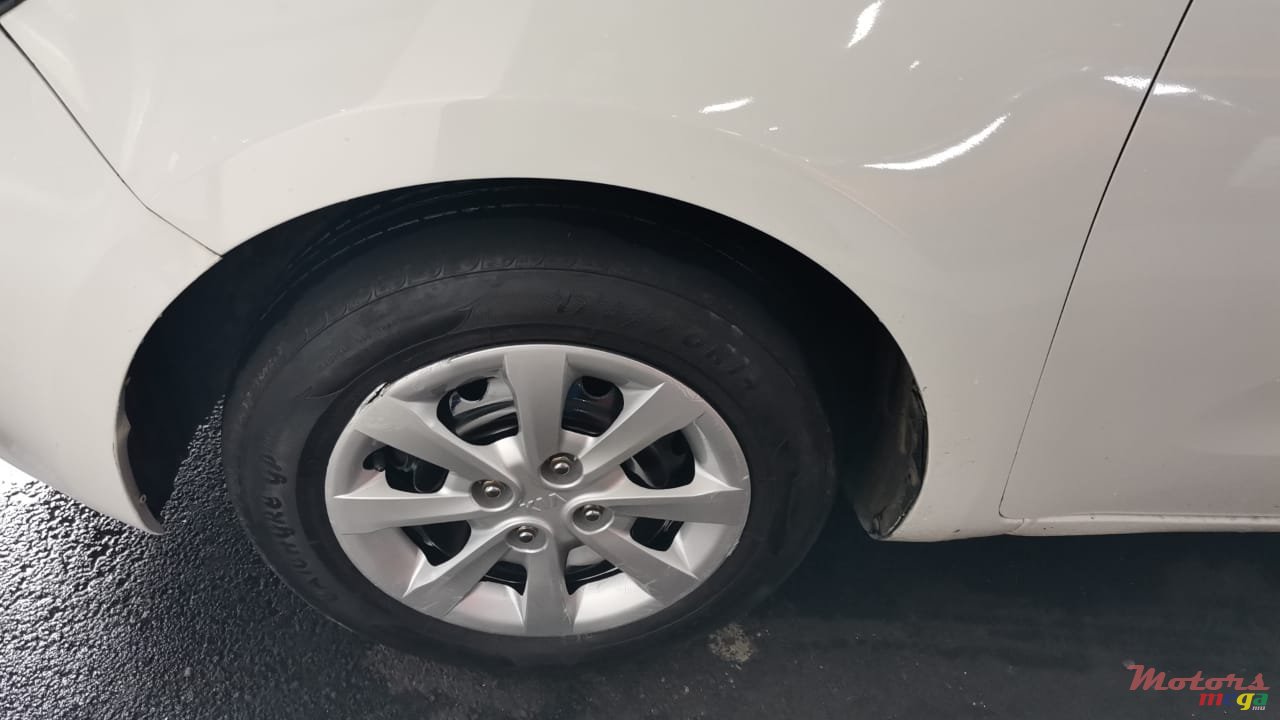 2014' Kia Rio5 photo #5
