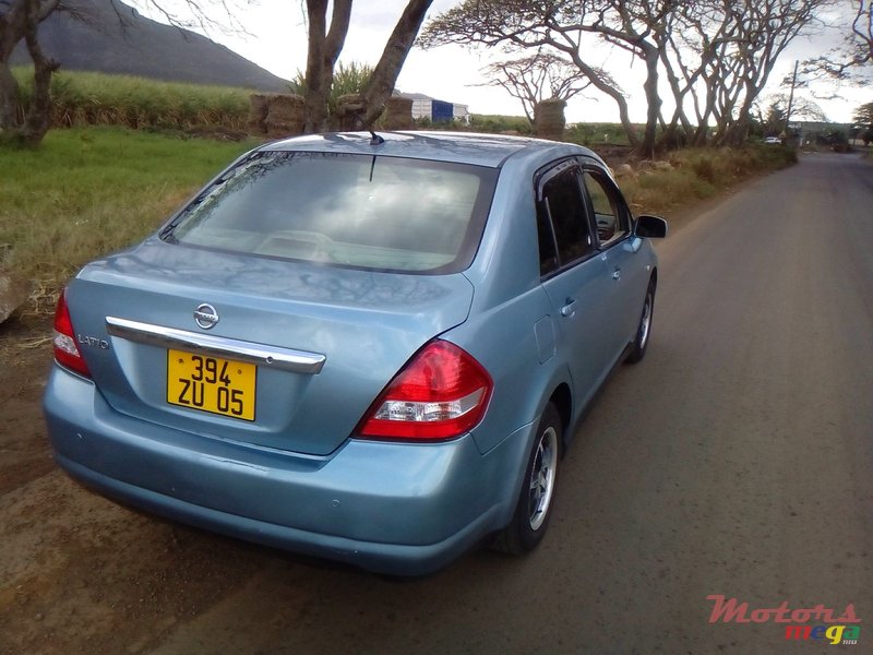 2005' Nissan Tiida photo #2