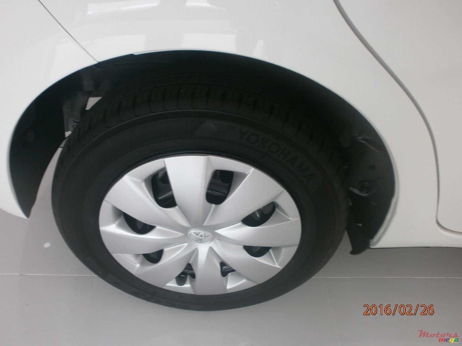 2013' Toyota Vitz photo #6