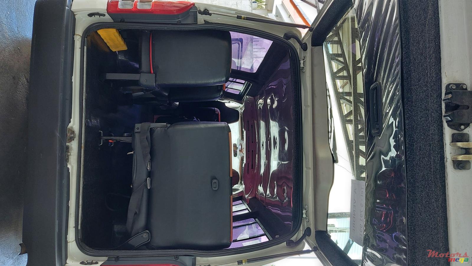 2013' Toyota HiAce photo #5