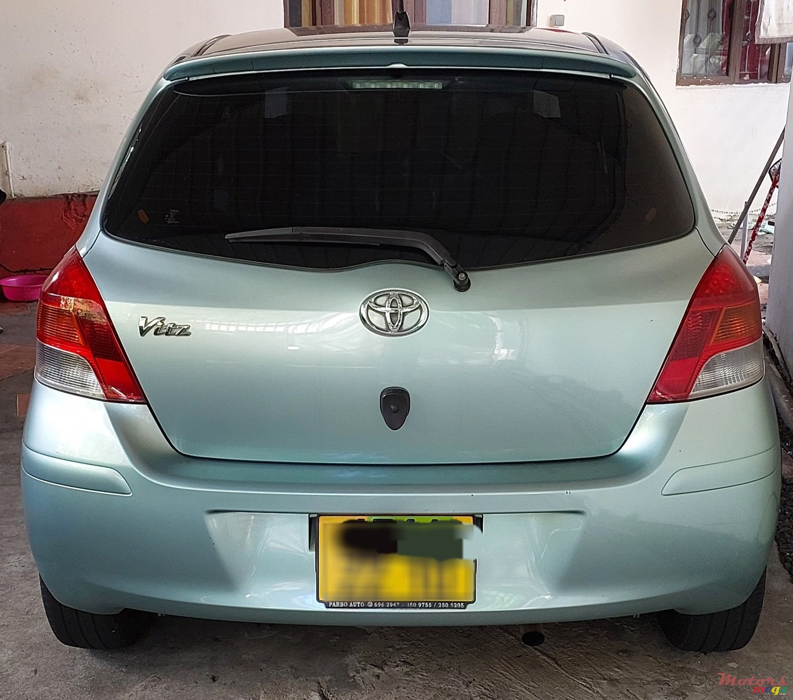 2010' Toyota Vitz photo #2