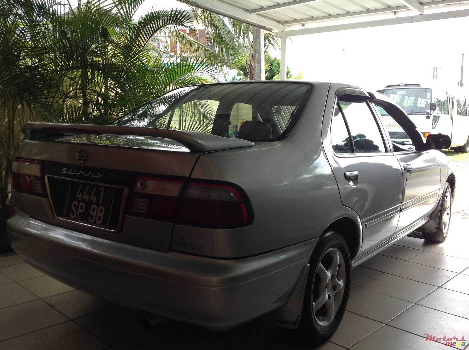 1998' Nissan Sunny photo #1