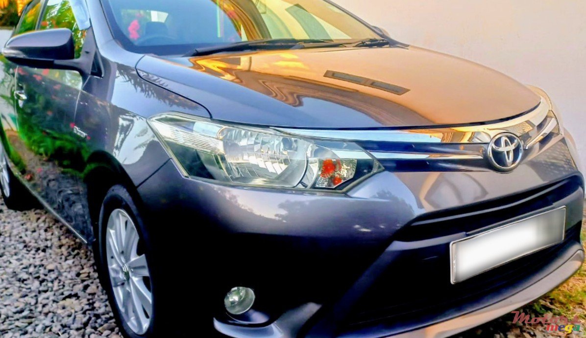 2015' Toyota Yaris photo #1