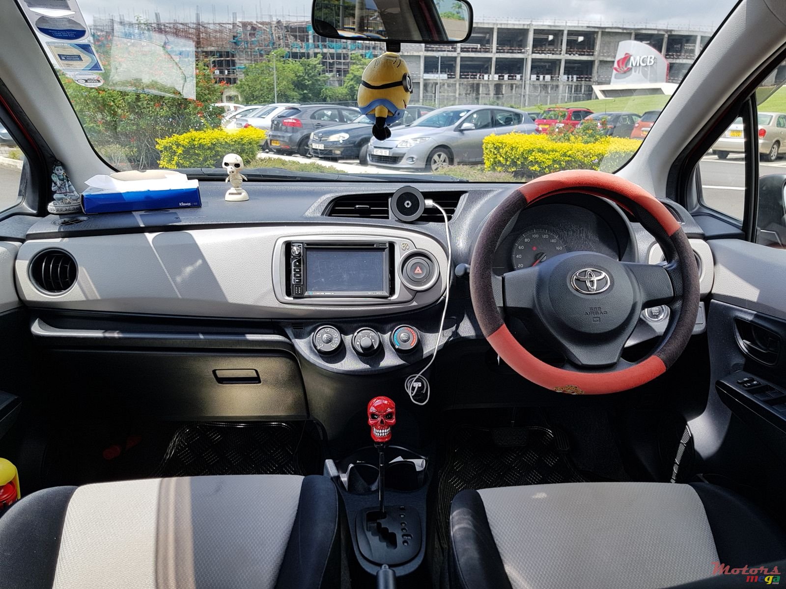 2011' Toyota Vitz photo #1