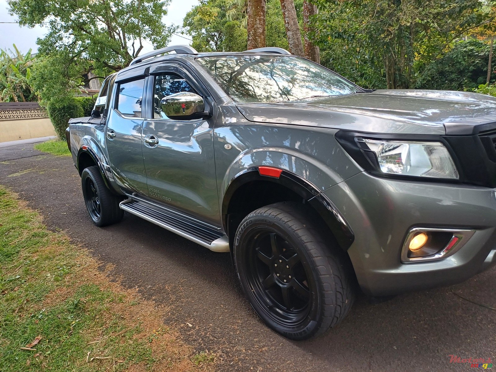 2021' Nissan Navara photo #2