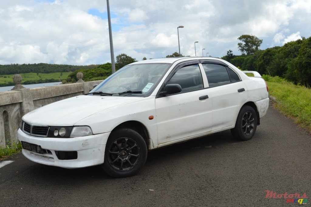 1998' Mitsubishi Lancer photo #1