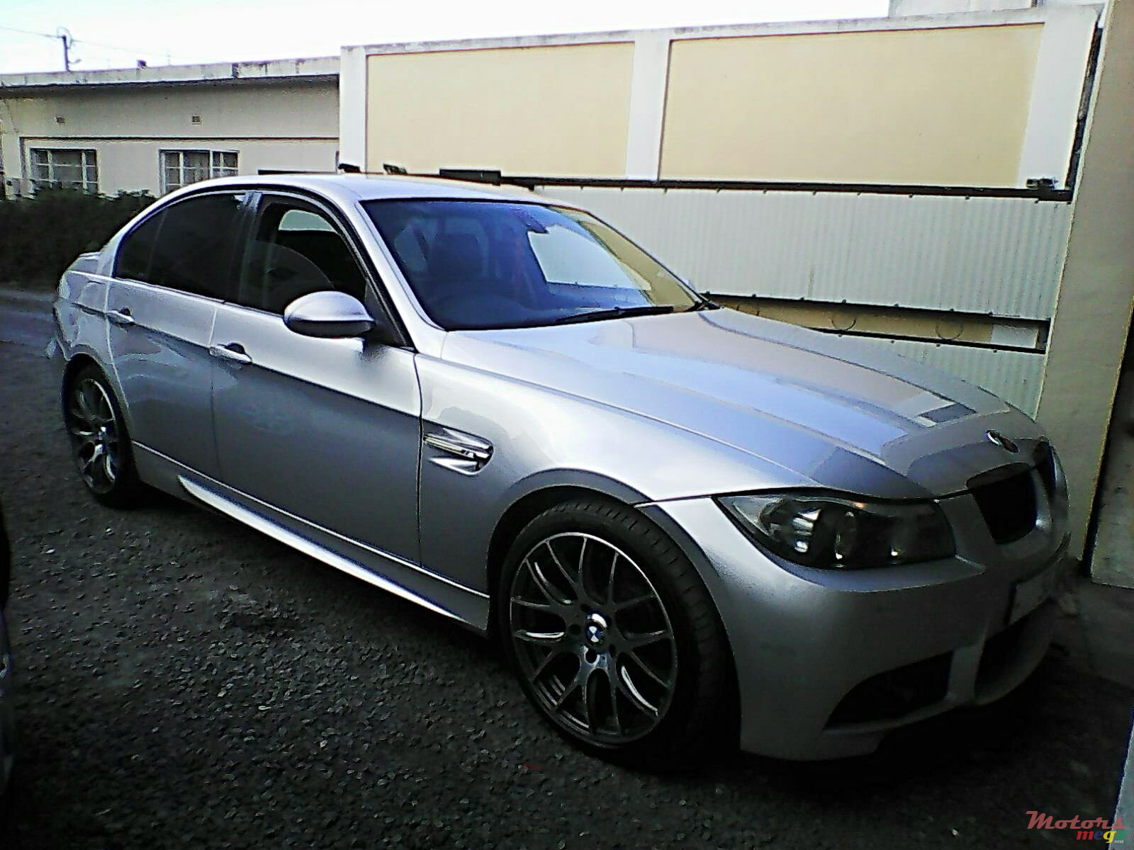 2008' BMW 320 320i photo #3