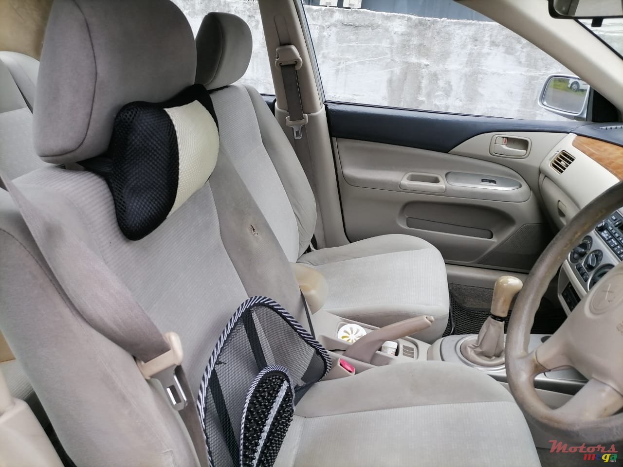 2004' Mitsubishi photo #5