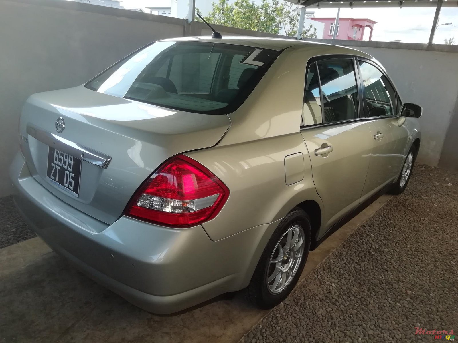 2005' Nissan Tiida photo #1