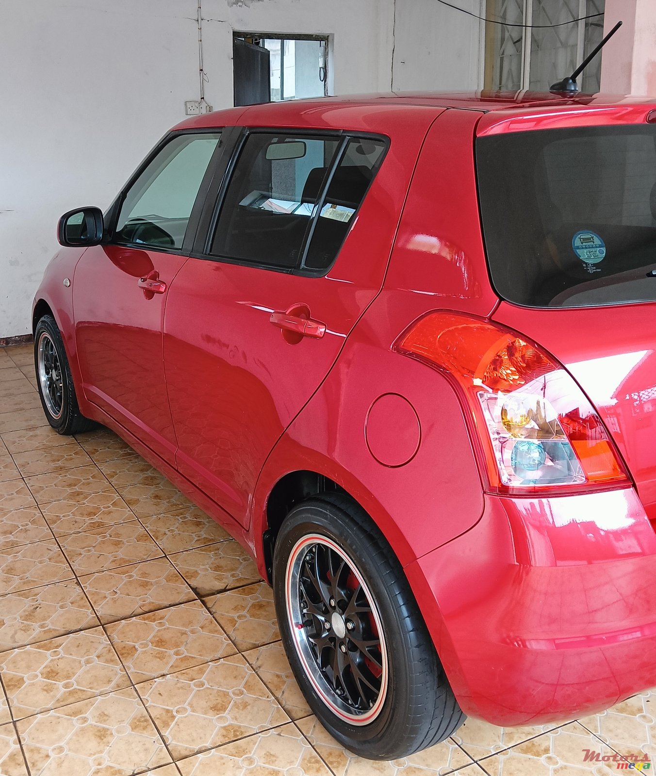 2010' Suzuki Swift photo #6