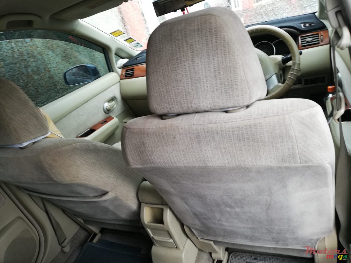 2005' Nissan Tiida photo #4
