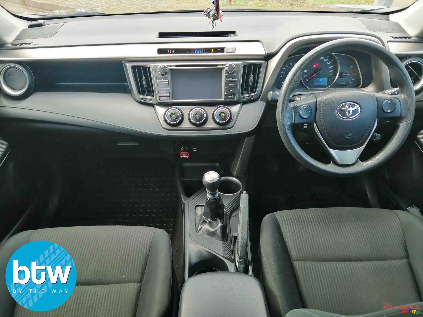 2015' Toyota RAV4 photo #6