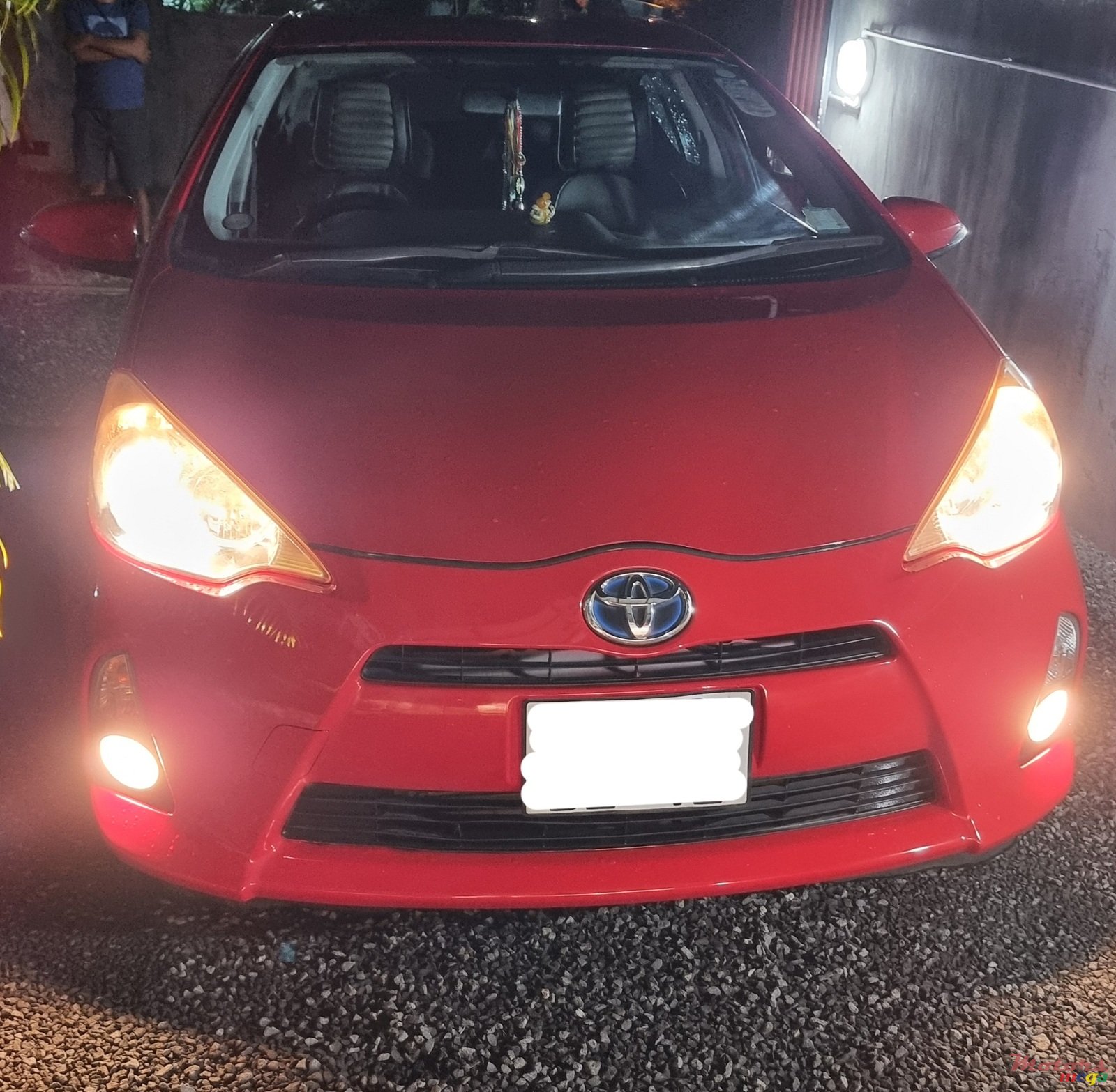 2012' Toyota Aqua photo #3