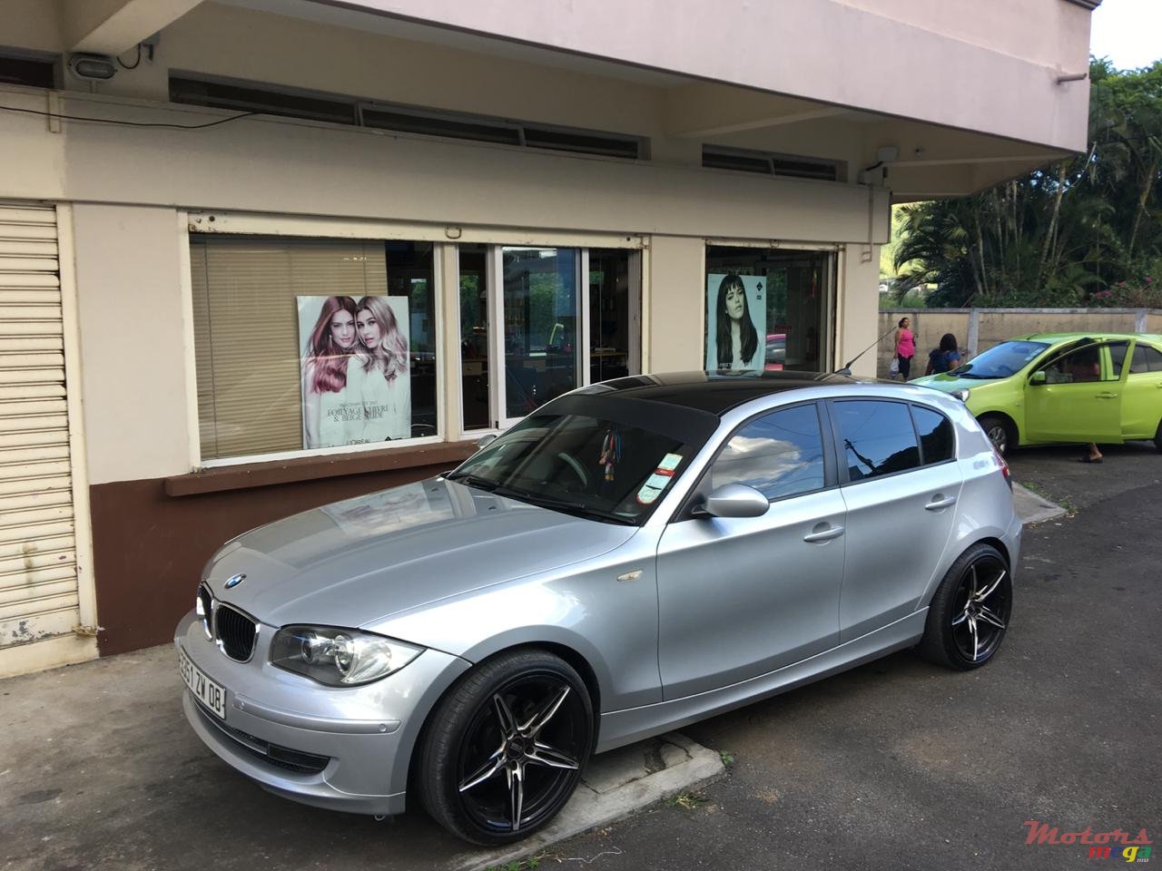 2008' BMW 1 Series 5 Door photo #1