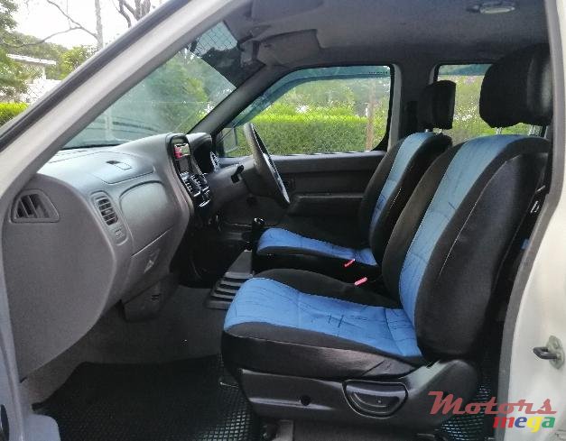 2013' Nissan Hardbody photo #4