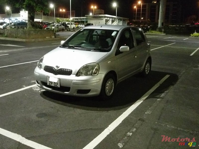 2002' Toyota Vitz photo #3