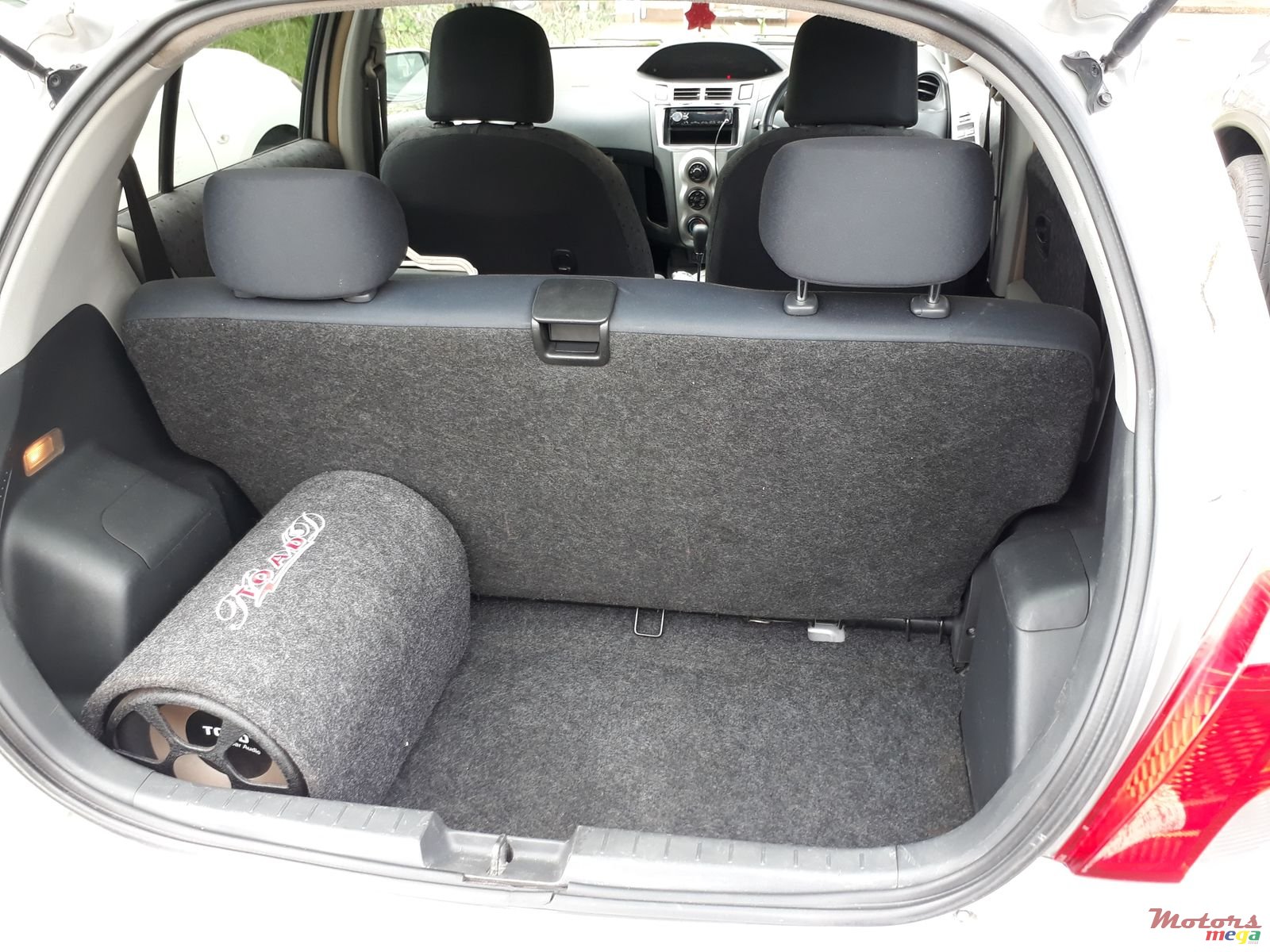 2009' Toyota Vitz photo #5