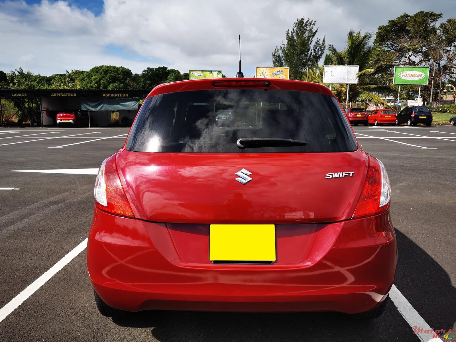 2014' Suzuki Swift photo #3
