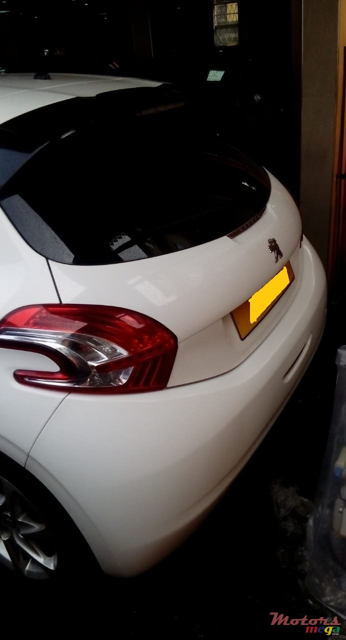 2013' Peugeot 208 photo #6