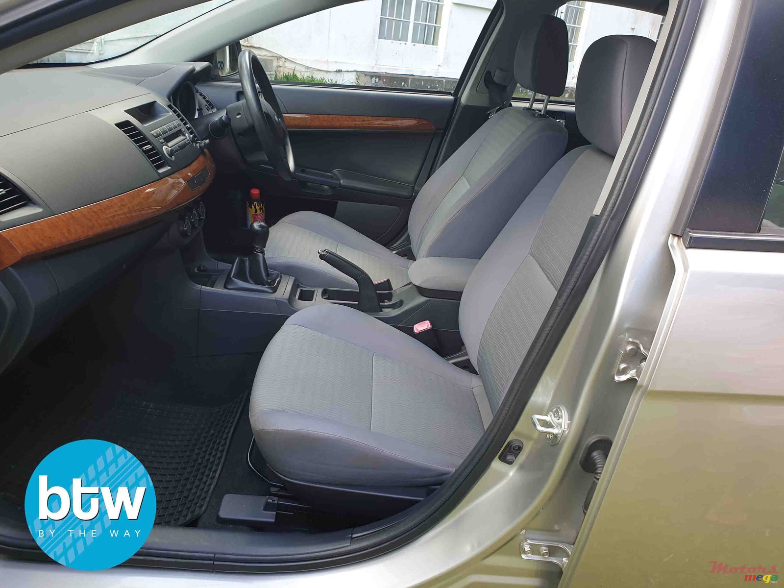 2013' Mitsubishi Lancer EX photo #5