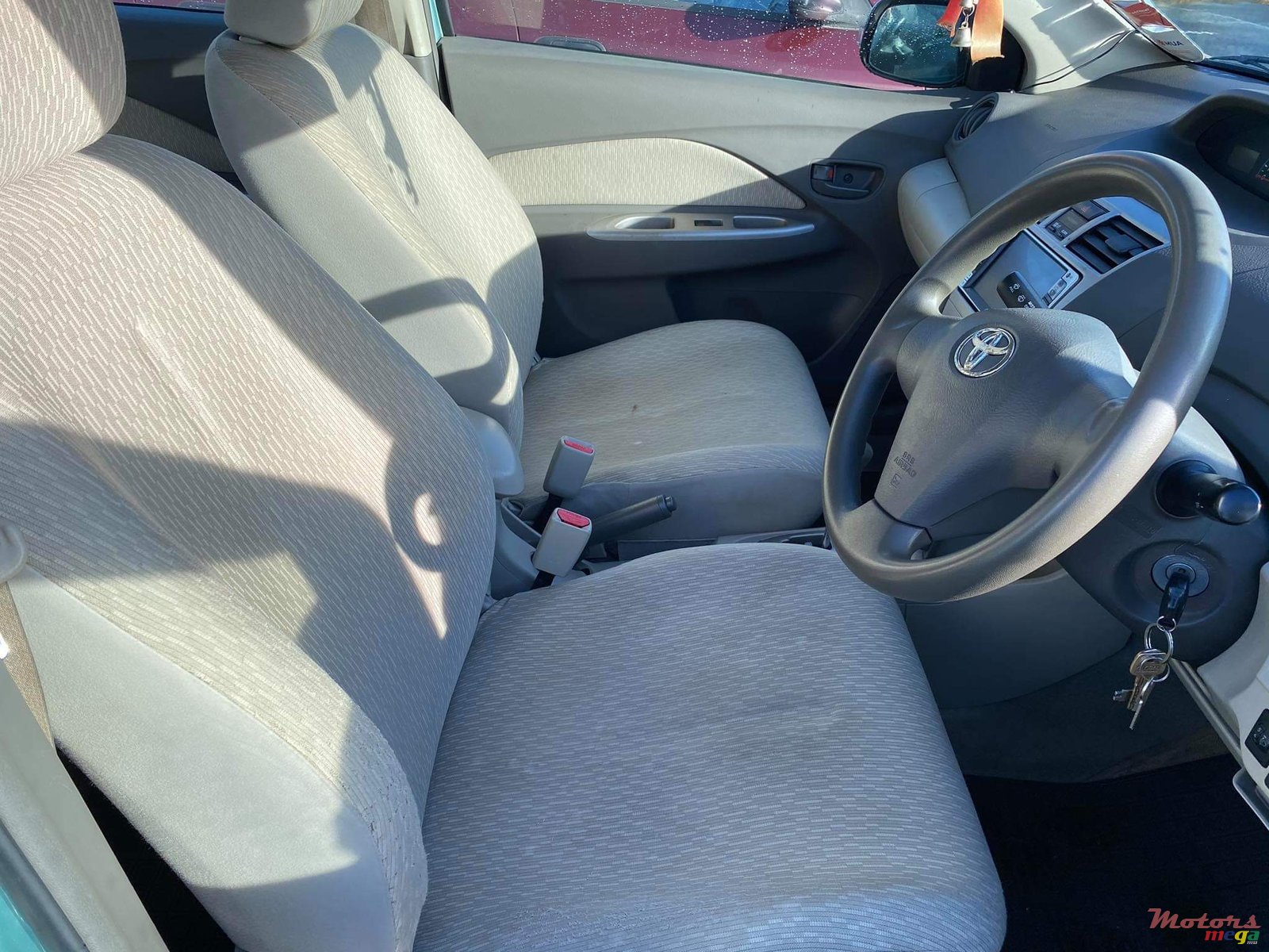 2011' Toyota Belta photo #5