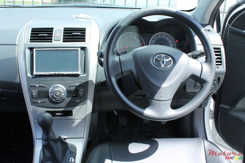 2011' Toyota Corolla photo #5